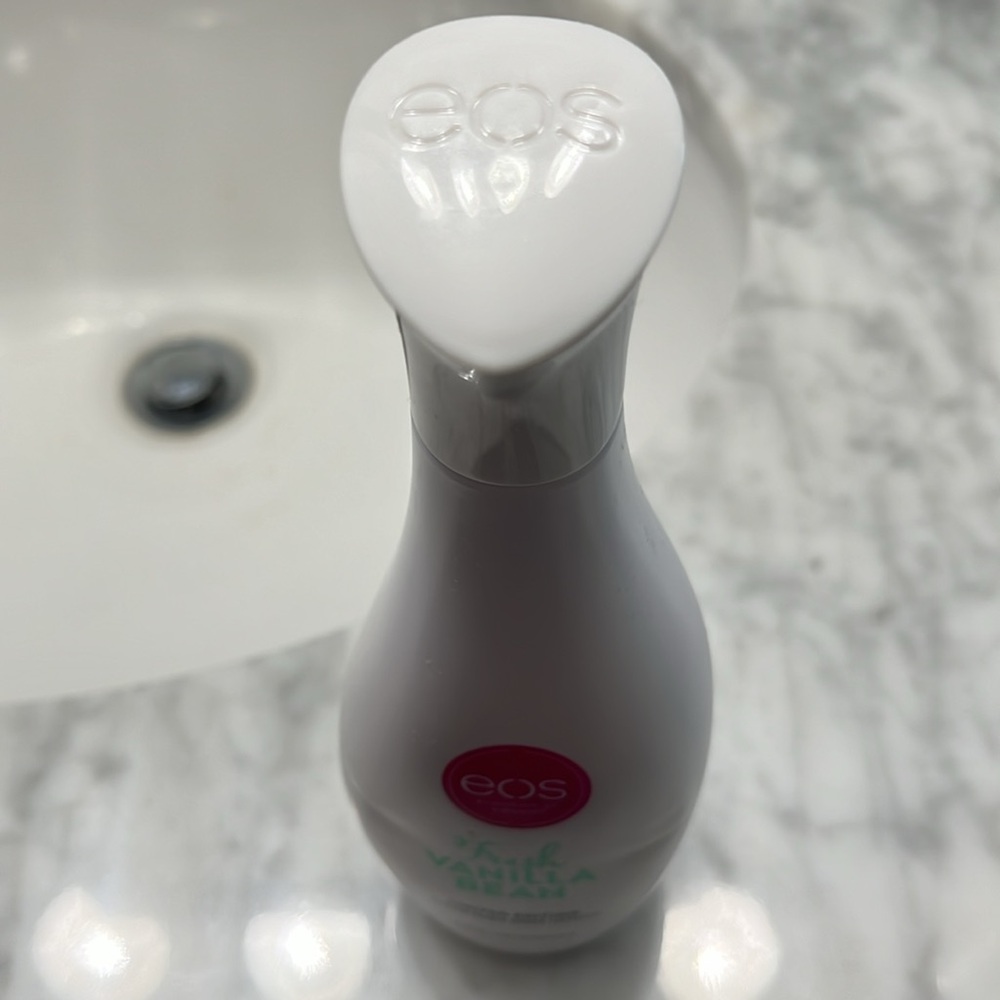EOS Fresh Vanilla Bean Body Lotion - Picture 2 of 5
